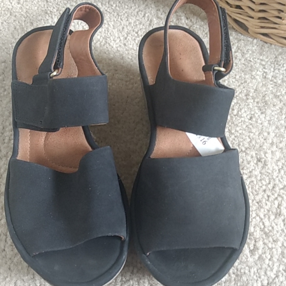 Clark's black leather/suede chunky heeled sandals